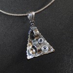 СРЕБЪРЕН МЕДАЛЬОН – ТРИЪГЪЛНА ФОРМА